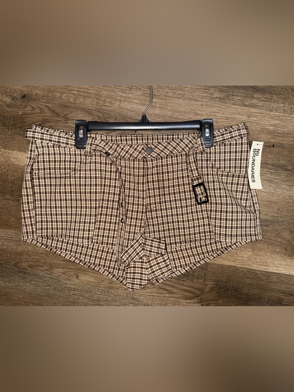 NWT NO BOUNDARIES Plaid belted women’s shorts. Size Large (10-12).